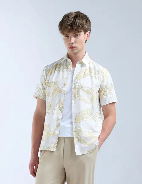 FLYING MACHINE  Men Regular Fit Floral Print Spread Collar Casual Shirt FMSHT4617
