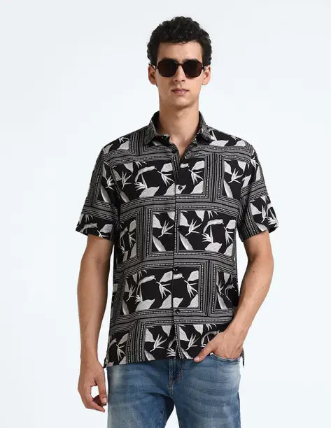 FLYING MACHINE  Men Regular Fit Printed Spread Collar Casual Shirt FMSHT3026