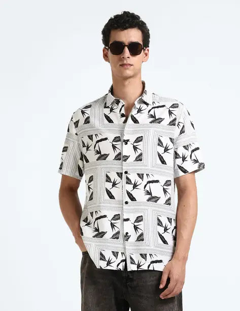 FLYING MACHINE  Men Regular Fit Printed Spread Collar Casual Shirt FMSHT3027